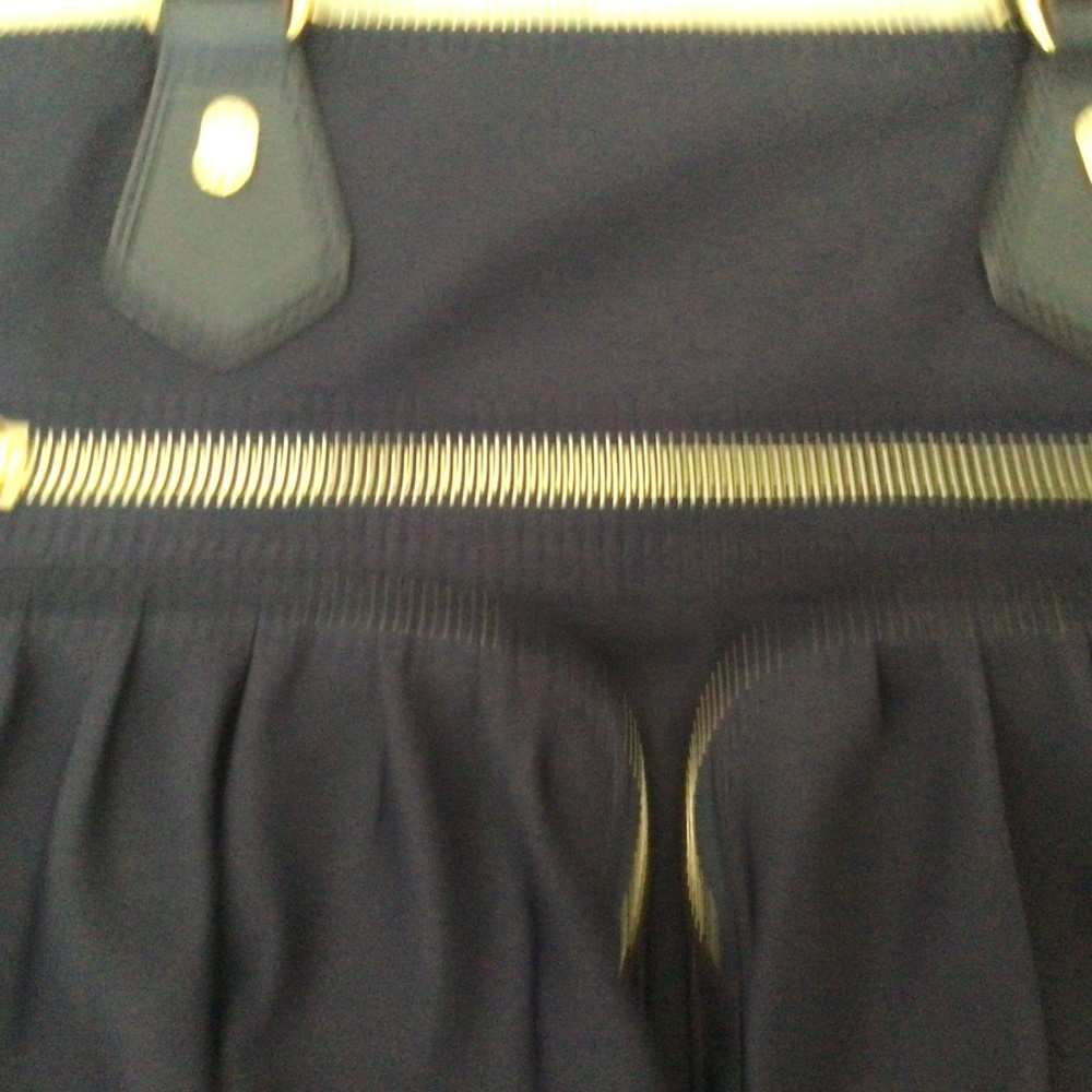 Excellent Condition MZ Wallace Small Belle in Boysenberry (dark purple) - Picture 3 of 8